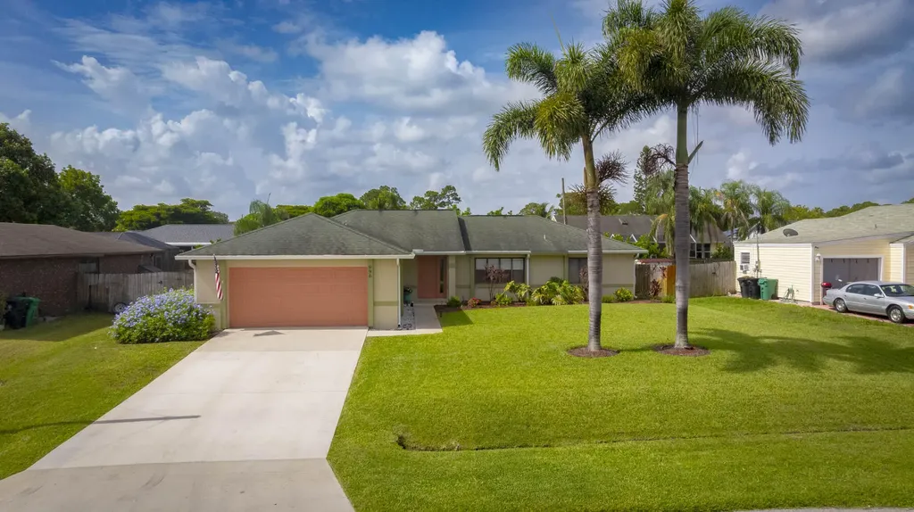 996 SE Bywood Avenue Port St Lucie FL 34983