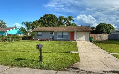 542 SW Duxbury Avenue Port St Lucie FL 34983