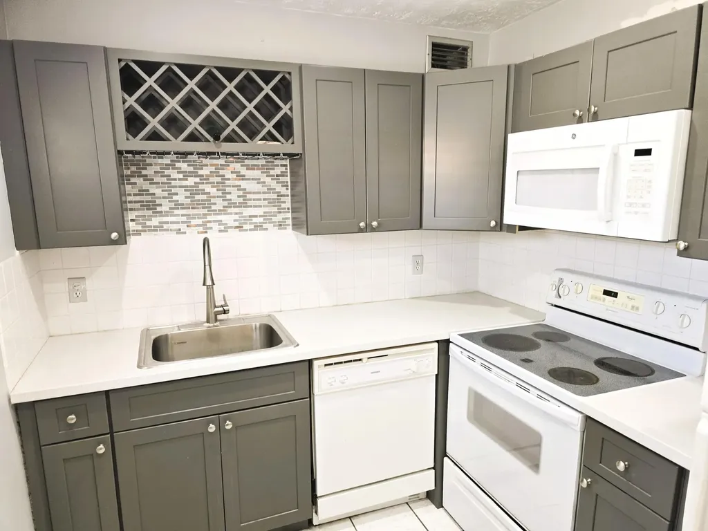 89 Saxony B Delray Beach FL 33446