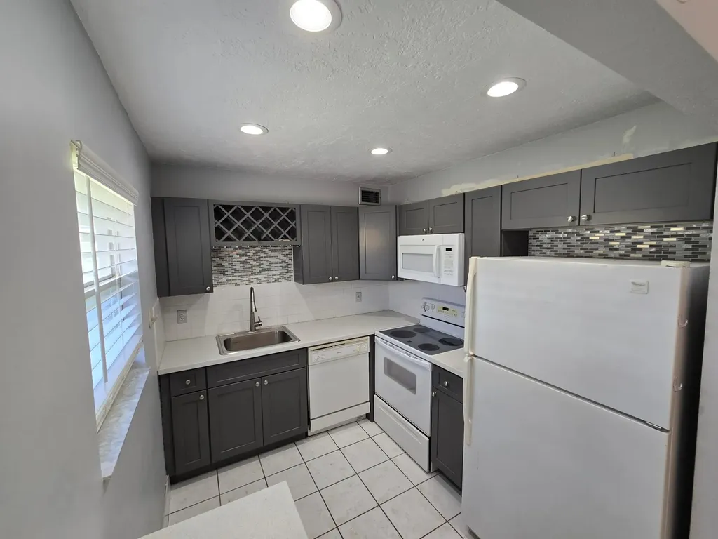 89 Saxony B Delray Beach FL 33446