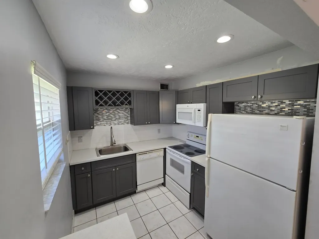 89 Saxony B Delray Beach FL 33446