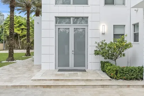 3917 S Le Jeune Road Miami FL 33146