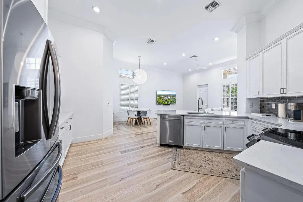 102 Via Santa Cruz Jupiter FL 33458
