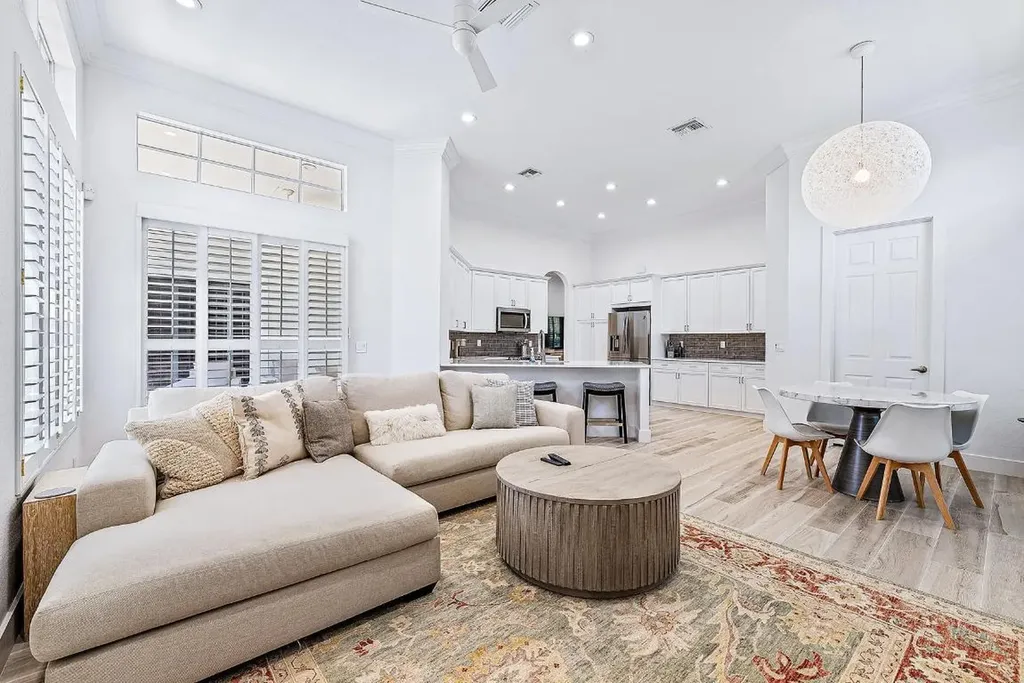 102 Via Santa Cruz Jupiter FL 33458