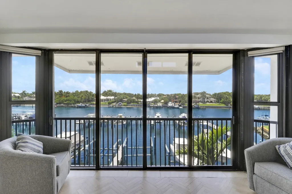 543 Bay Colony Drive N Juno Beach FL 33408