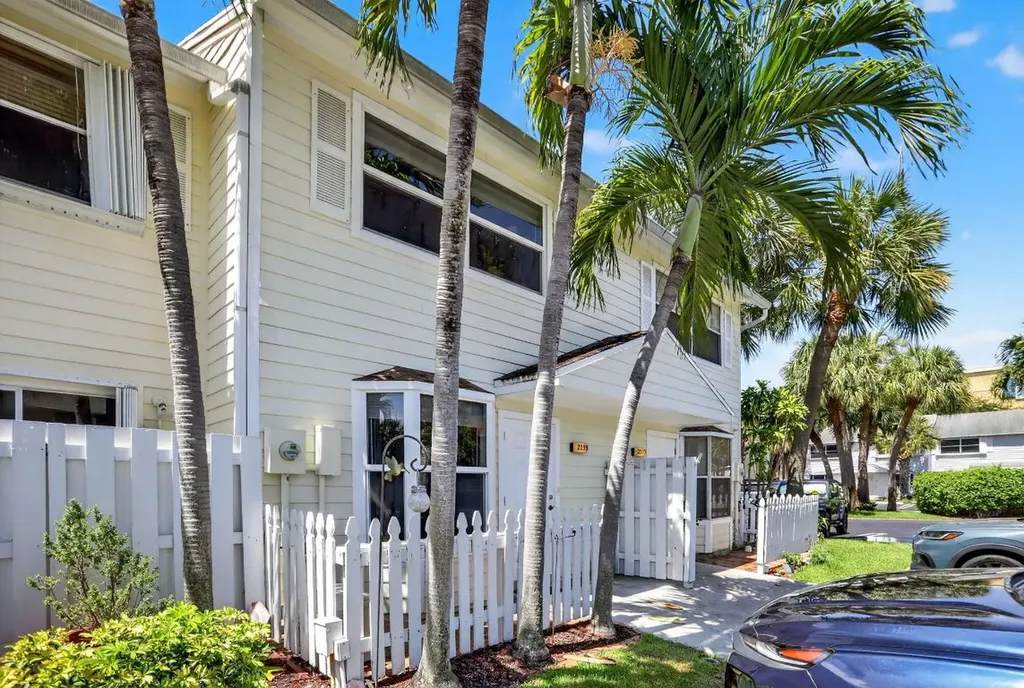 2599 NE 15th Street Pompano Beach FL 33062