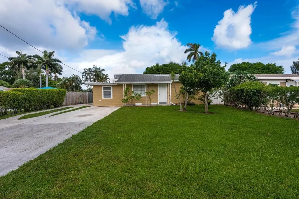 3 Miller Road Palm Springs FL 33461