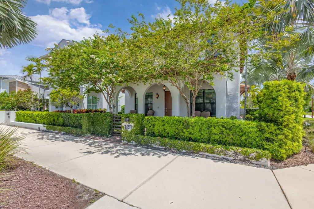 5041 Grandiflora Road Palm Beach Gardens FL 33418