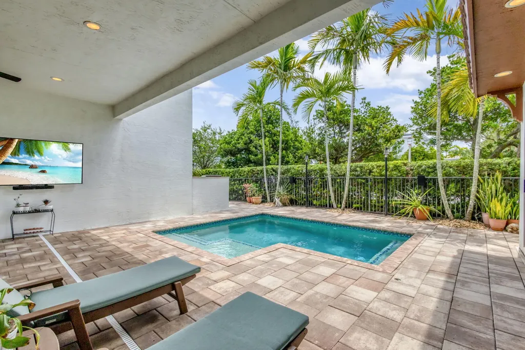 5041 Grandiflora Road Palm Beach Gardens FL 33418