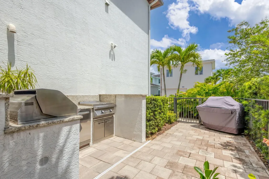 5041 Grandiflora Road Palm Beach Gardens FL 33418