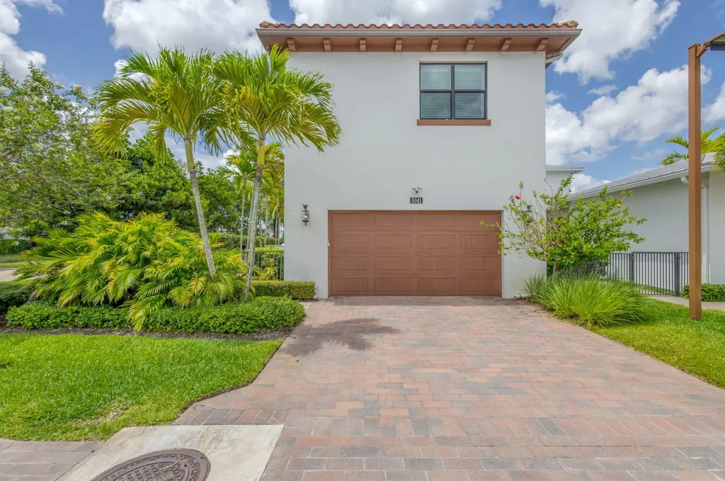 5041 Grandiflora Road Palm Beach Gardens FL 33418