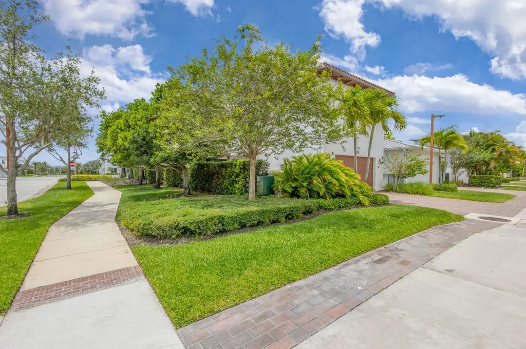 5041 Grandiflora Road Palm Beach Gardens FL 33418