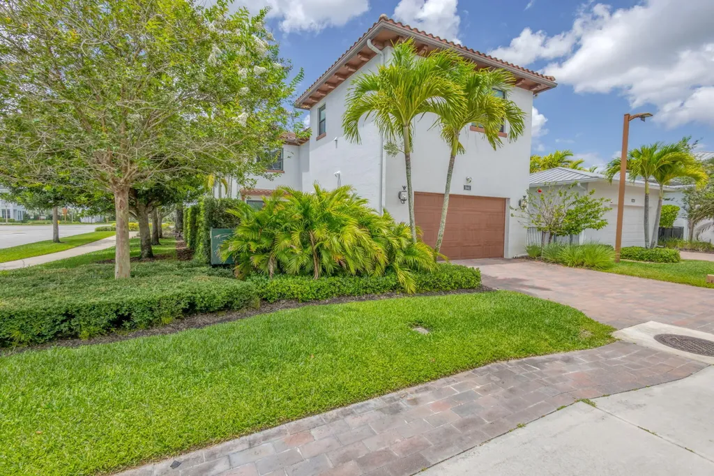 5041 Grandiflora Road Palm Beach Gardens FL 33418