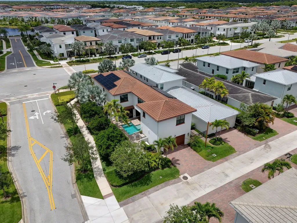 5041 Grandiflora Road Palm Beach Gardens FL 33418