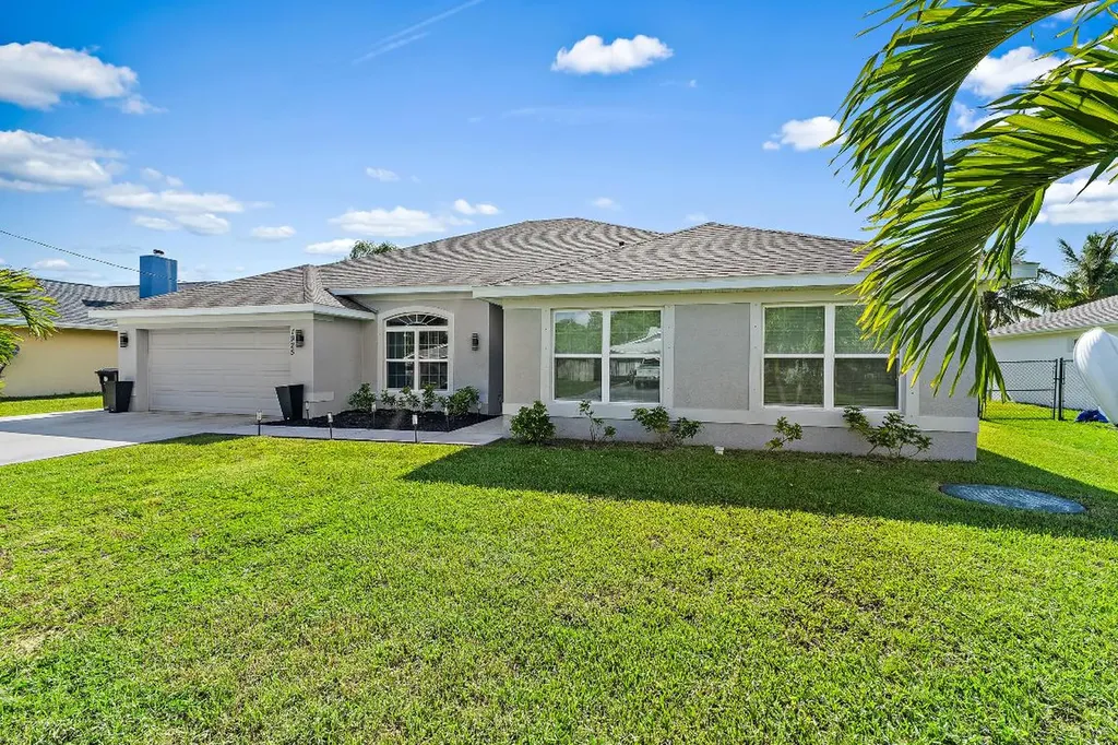 1925 SE Mantua Street Port St Lucie FL 34952