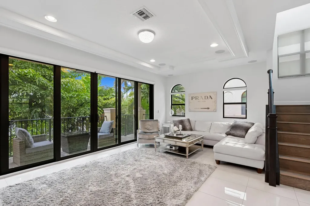 614 Windward Circle S Boynton Beach FL 33435