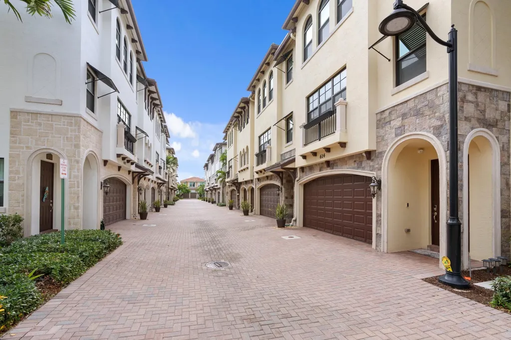 614 Windward Circle S Boynton Beach FL 33435