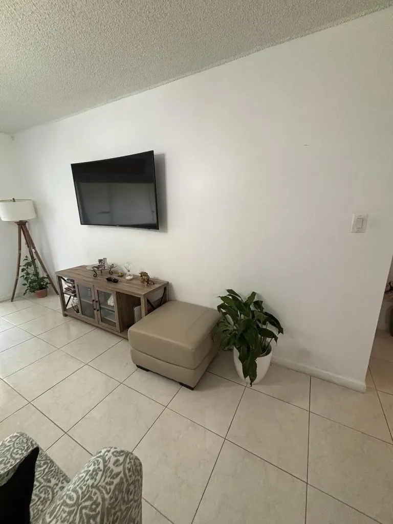 8833 Bella Vista Drive Boca Raton FL 33433