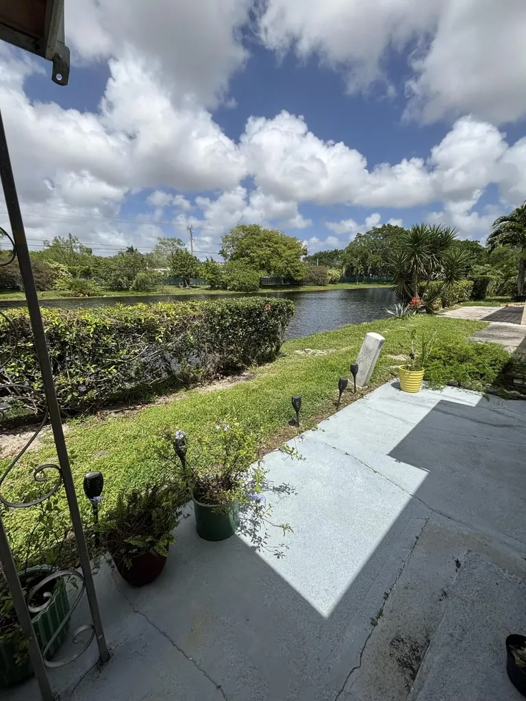 8833 Bella Vista Drive Boca Raton FL 33433