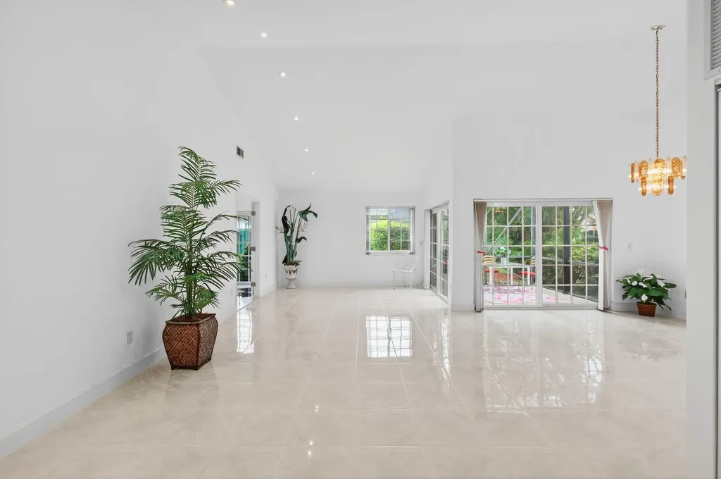 6105 Via Laguna Lane Boca Raton FL 33433