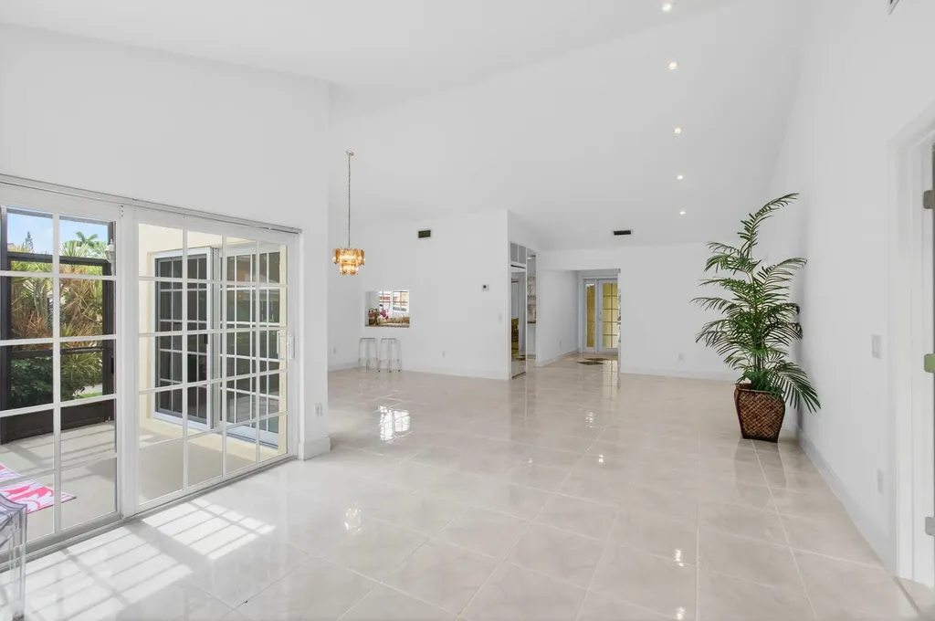 6105 Via Laguna Lane Boca Raton FL 33433