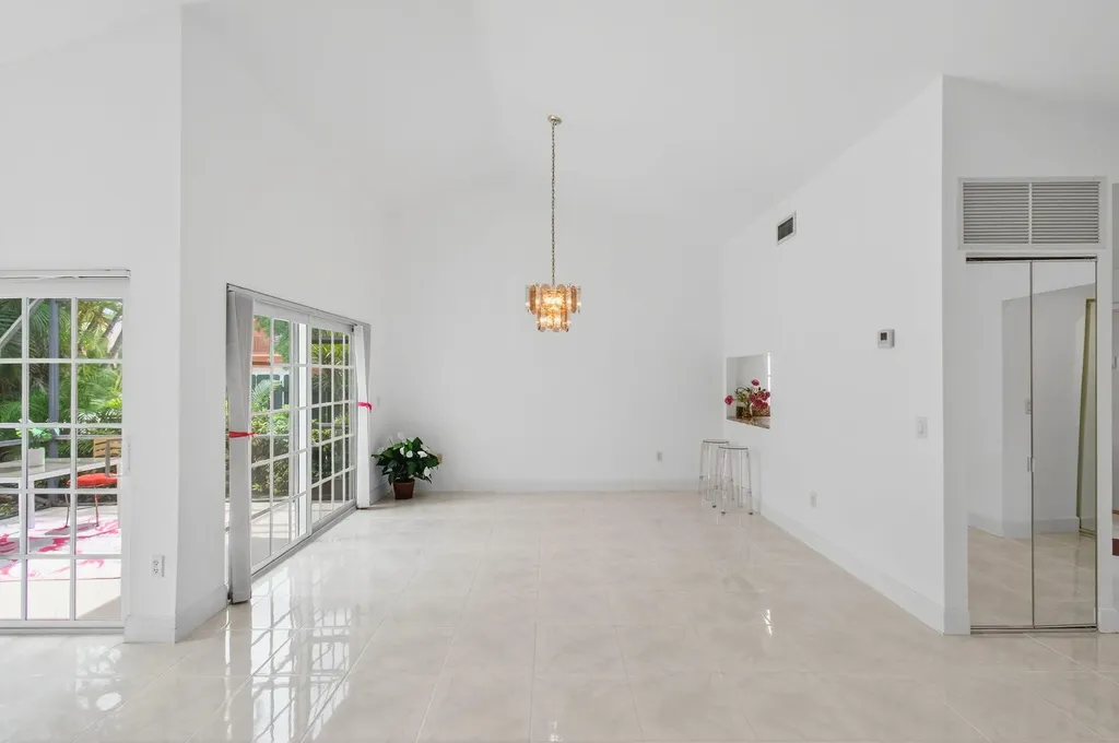 6105 Via Laguna Lane Boca Raton FL 33433