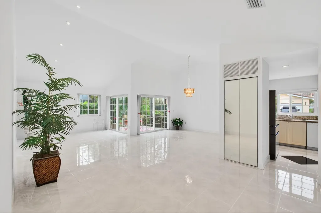 6105 Via Laguna Lane Boca Raton FL 33433