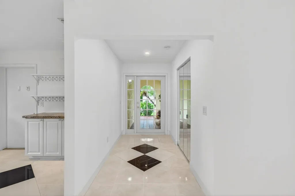 6105 Via Laguna Lane Boca Raton FL 33433