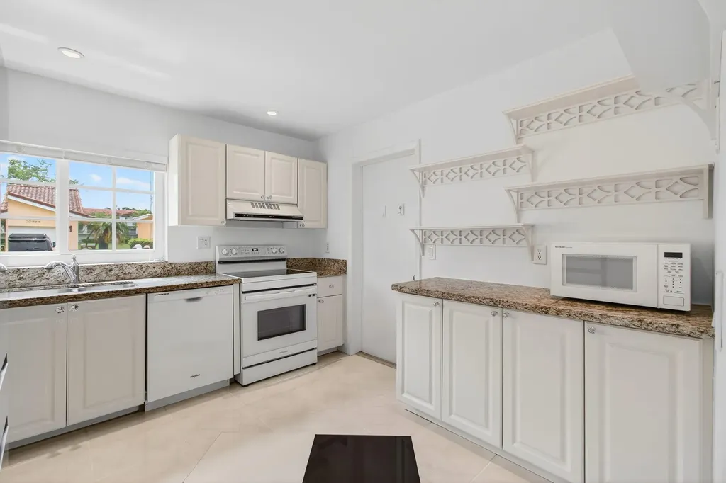 6105 Via Laguna Lane Boca Raton FL 33433