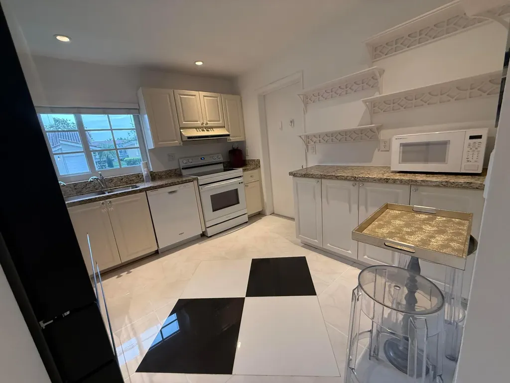6105 Via Laguna Lane Boca Raton FL 33433