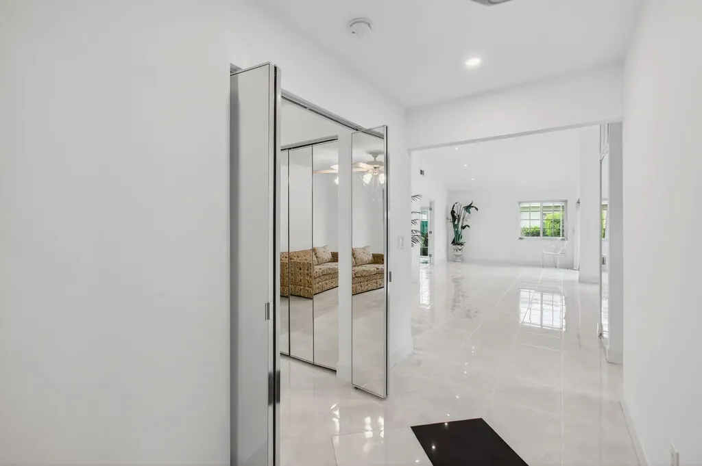 6105 Via Laguna Lane Boca Raton FL 33433