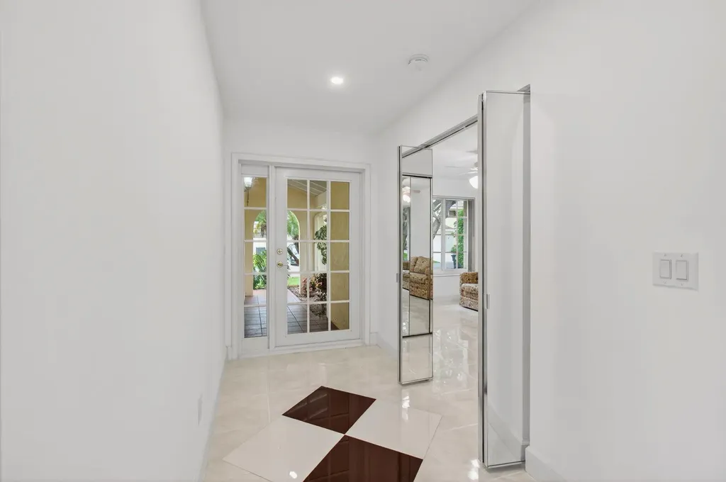6105 Via Laguna Lane Boca Raton FL 33433