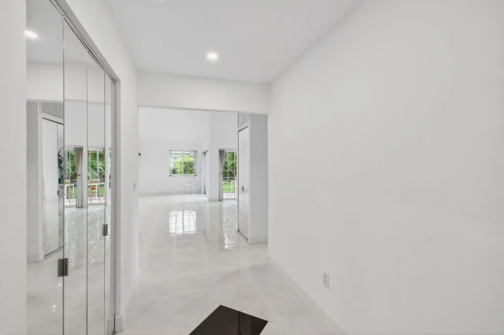 6105 Via Laguna Lane Boca Raton FL 33433