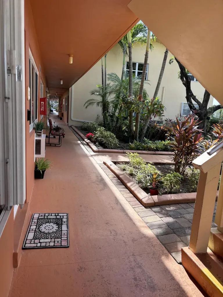 204 Salisbury I West Palm Beach FL 33417
