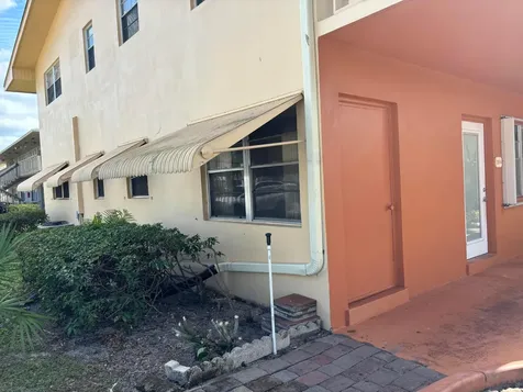 204 Salisbury I West Palm Beach FL 33417