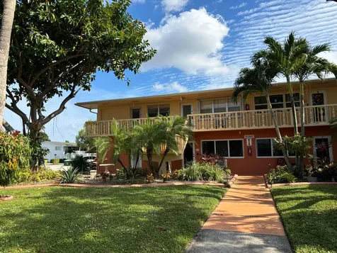 204 Salisbury I West Palm Beach FL 33417