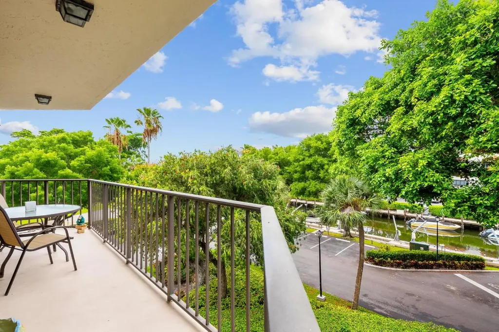 859 Jeffery Street Boca Raton FL 33487