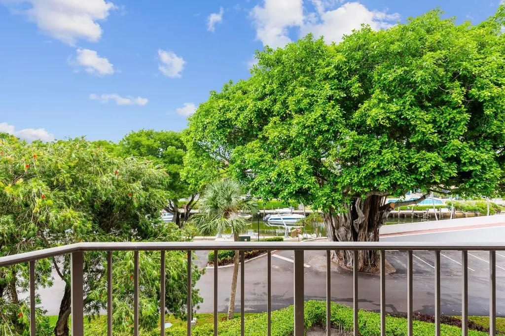 859 Jeffery Street Boca Raton FL 33487