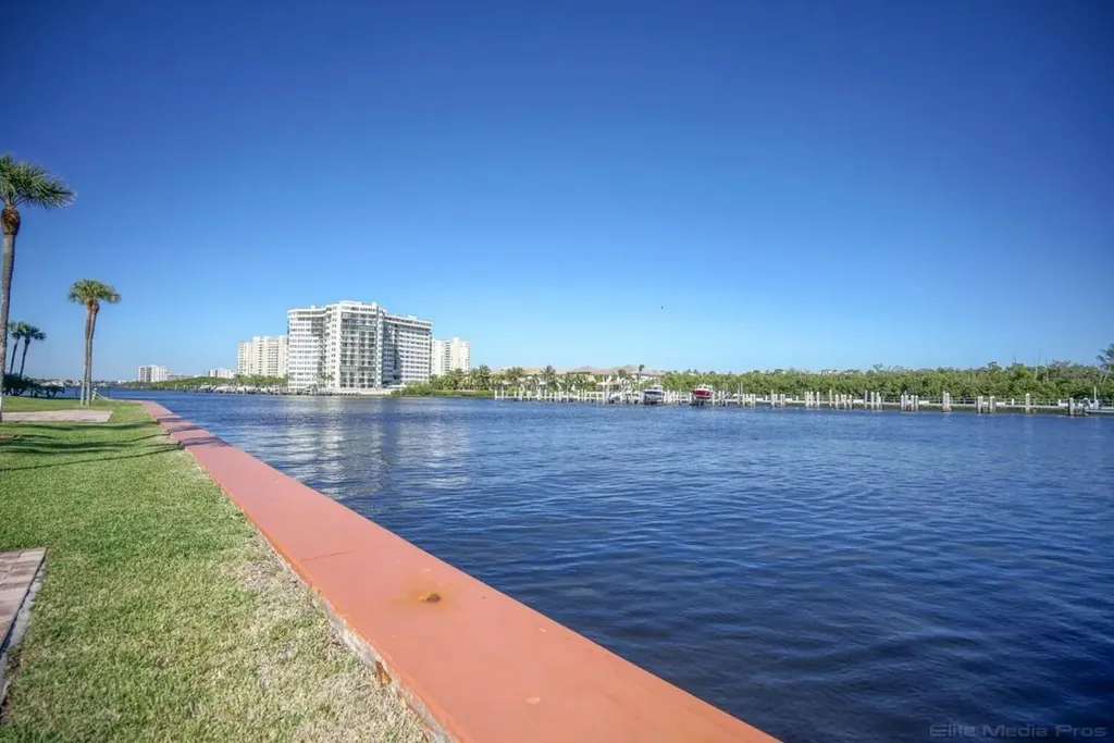 859 Jeffery Street Boca Raton FL 33487