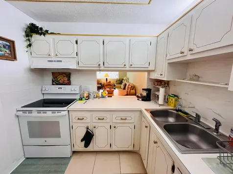 2812 S Garden Drive Lake Worth FL 33461