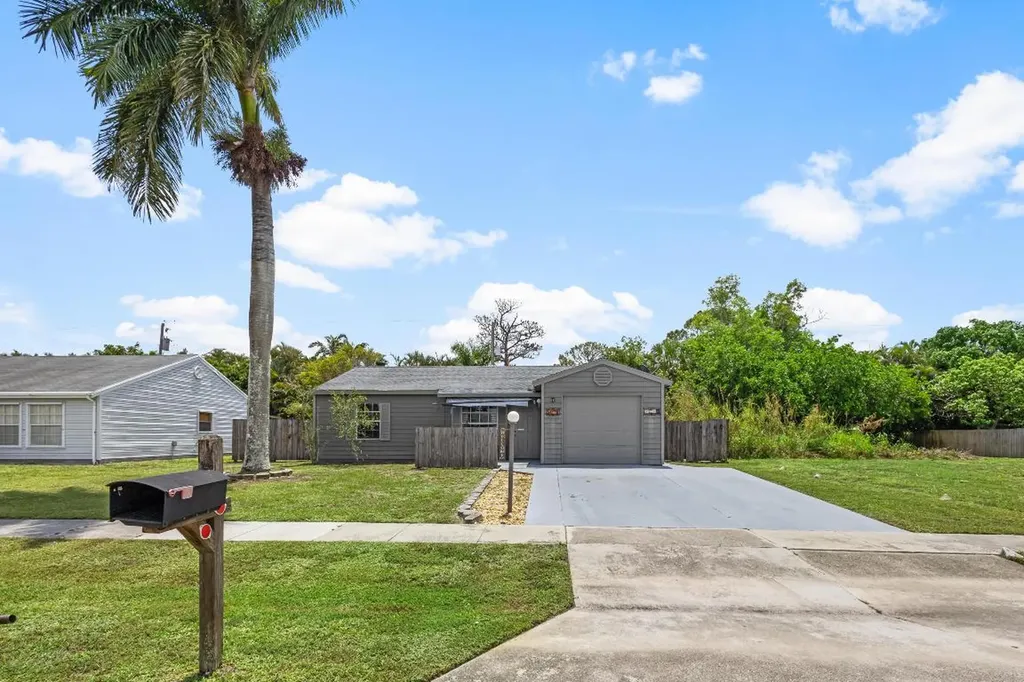 5078 Canal Circle E Lake Worth FL 33467