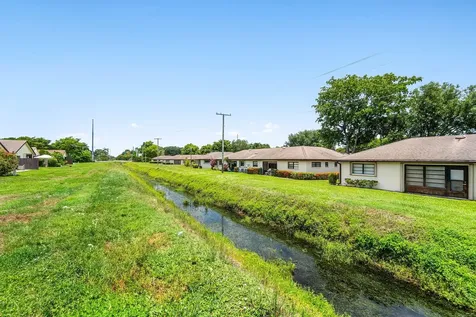 4932 Boxwood Circle Boynton Beach FL 33436