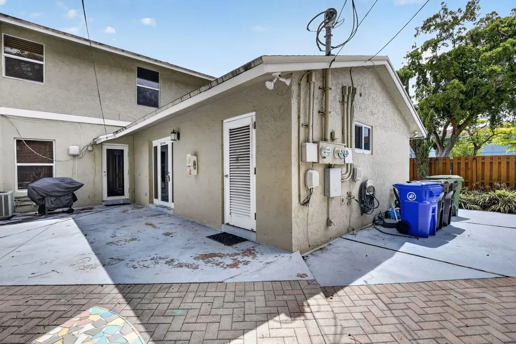 711 NE 14 Street Fort Lauderdale FL 33304