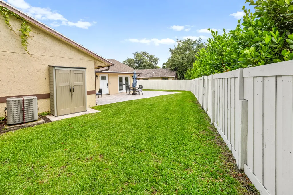 1672 Hawthorne Place Wellington FL 33414