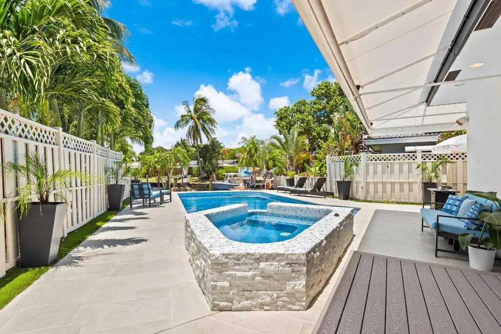 581 SE 5th Avenue Pompano Beach FL 33060