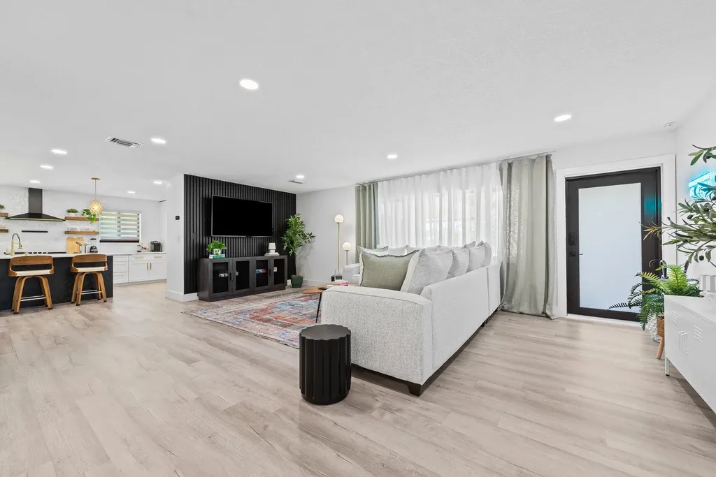 581 SE 5th Avenue Pompano Beach FL 33060