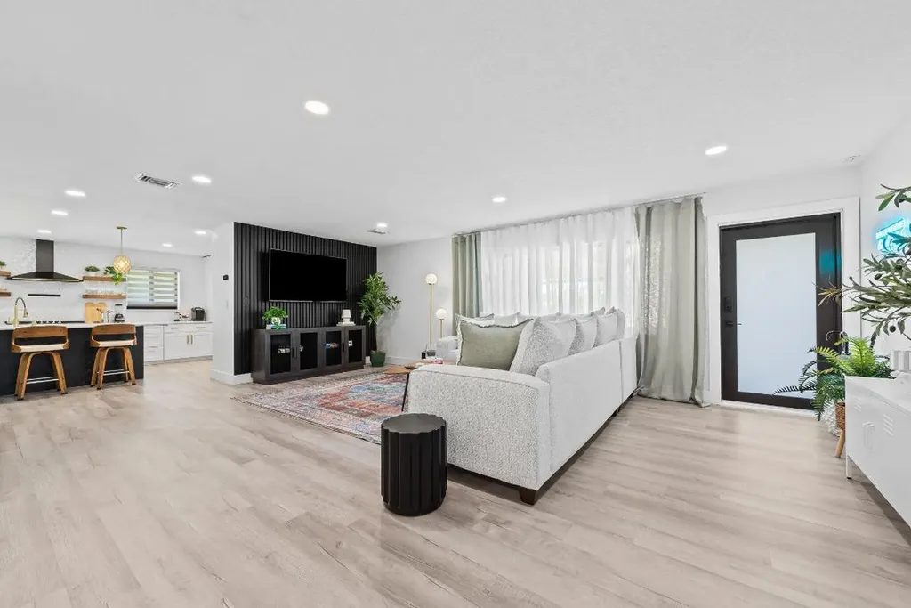 581 SE 5th Avenue Pompano Beach FL 33060