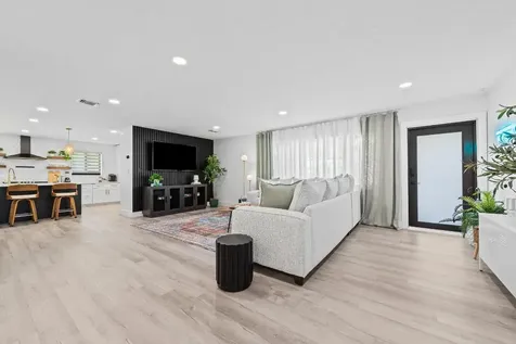 581 SE 5th Avenue Pompano Beach FL 33060