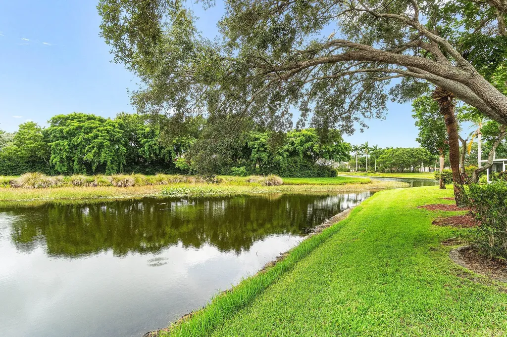 15465 Lake Gardenia Place Delray Beach FL 33484