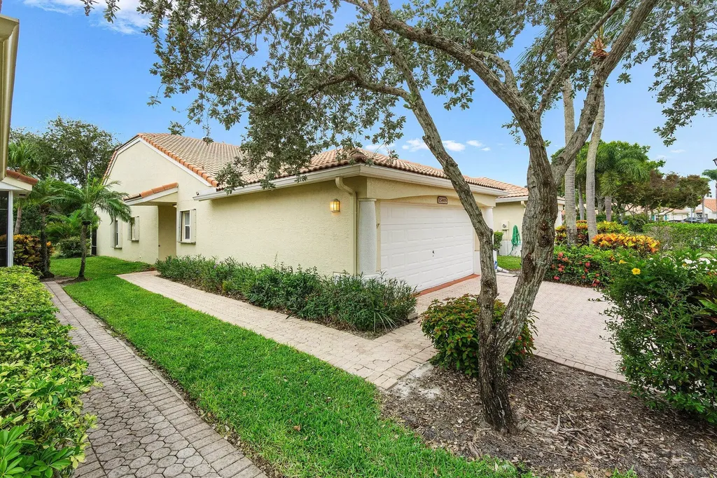 15465 Lake Gardenia Place Delray Beach FL 33484